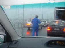 明石海峡大橋を走るリーダー